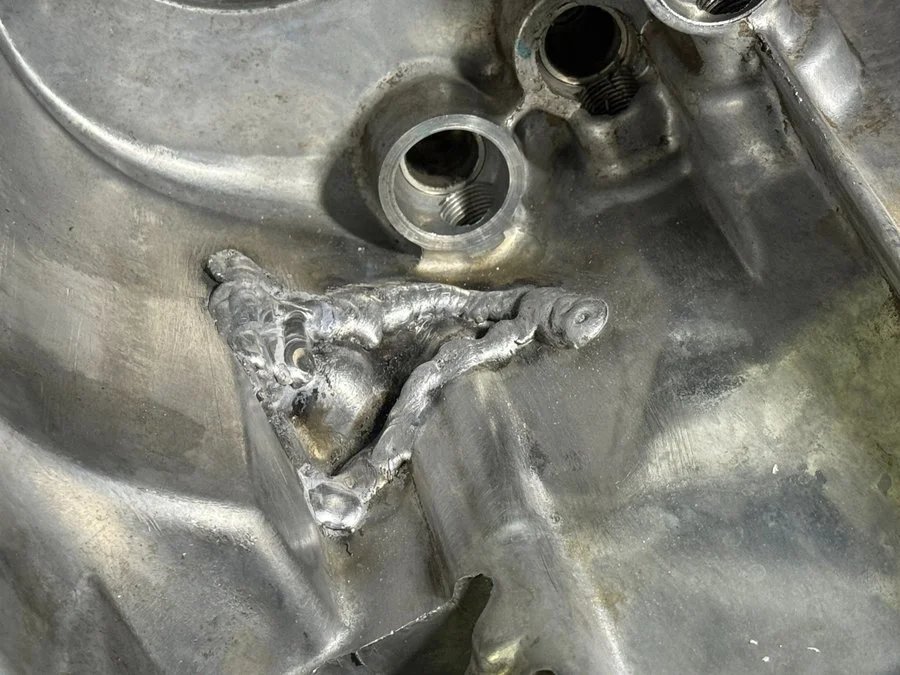 アルミ鋳物ケースの気密溶接補修後の仕上がり